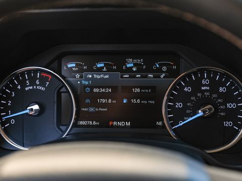 Used 2018 Ford Expedition Platinum image 18