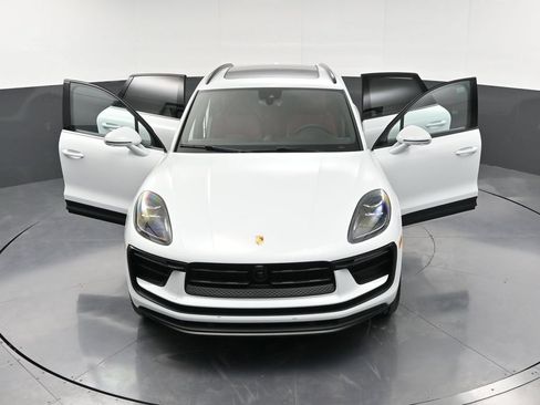 Certified 2026 Porsche Macan AWD/4WD image 34