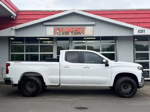 Used 2020 Chevrolet Silverado 1500 LT w/ Trailering Package AWD/4WD image 2