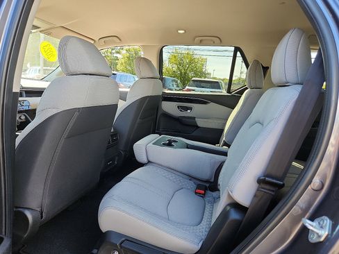 Used 2023 Honda Pilot LX image 10
