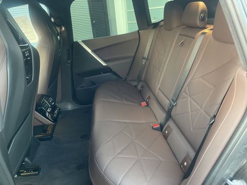 Used 2023 BMW iX xDrive50 image 29