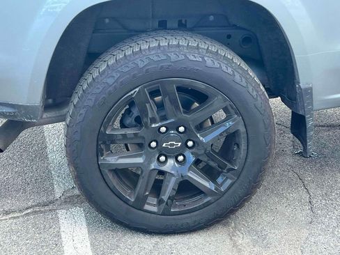 Used 2025 Chevrolet Colorado Z71 w/ Technology Package image 11