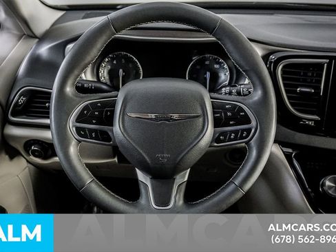 Used 2024 Chrysler Pacifica Touring-L image 24