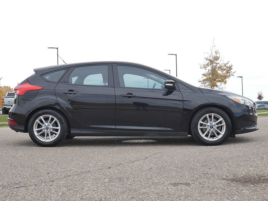 Used 2016 Ford Focus SE w/ SE Cold Weather Package FWD image 7