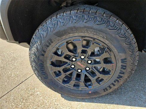 New 2026 GMC Canyon Elevation w/ Convenience Package image 31