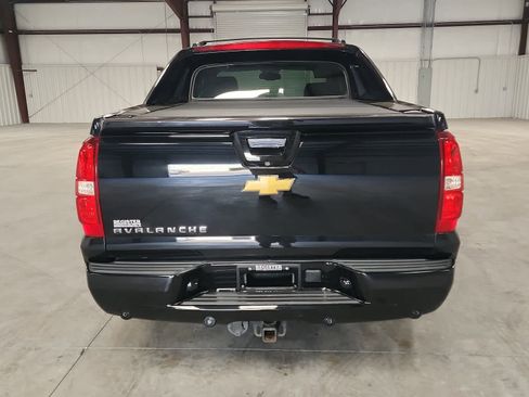 Used 2013 Chevrolet Avalanche LTZ RWD image 4