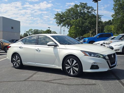 Used 2019 Nissan Altima 2.5 SV FWD image 1