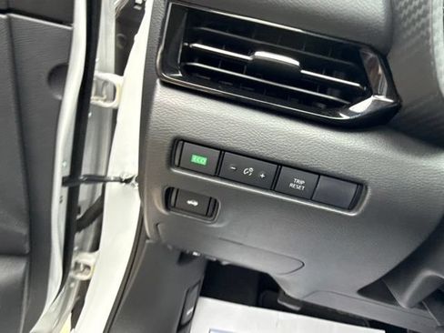 Used 2025 Nissan Sentra SR w/ SR Premium Package FWD image 15