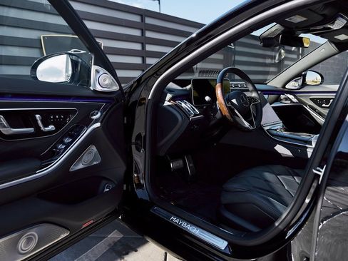 Used 2025 Mercedes-Benz Maybach S 580 4MATIC image 23