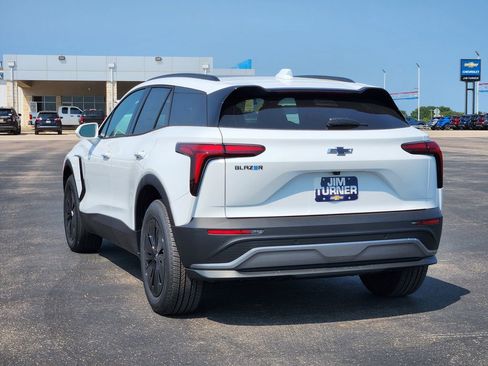 New 2025 Chevrolet Blazer EV LT image 4