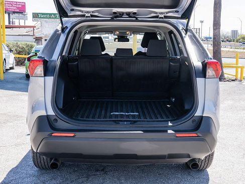 Used 2021 Toyota RAV4 LE image 12