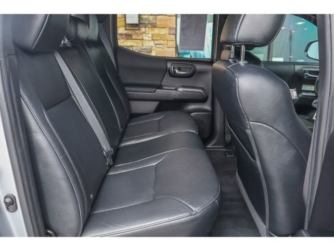 Used 2020 Toyota Tacoma TRD Off-Road w/ TRD Premium Off Road Package image 18