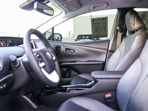 Used 2017 Toyota Prius Prime Advanced image 19