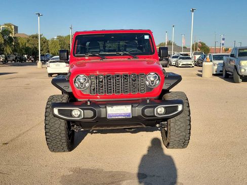 Used 2024 Jeep Gladiator Sport AWD/4WD image 3