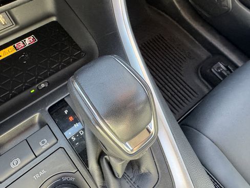 Used 2023 Toyota RAV4 XLE Premium image 30