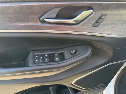 Used 2022 Jeep Grand Cherokee Limited w/ Luxury Tech Group II image 14