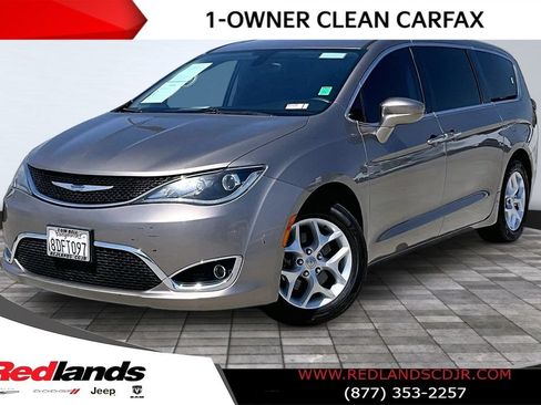 Used 2018 Chrysler Pacifica Touring Plus w/ Tire & Wheel Group FWD image 1