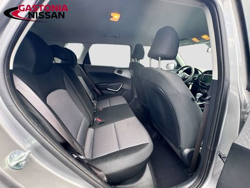 Used 2025 Kia Soul LX w/ LX Technology Package FWD image 34
