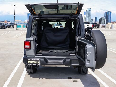 Used 2018 Jeep Wrangler Unlimited Sport S image 30