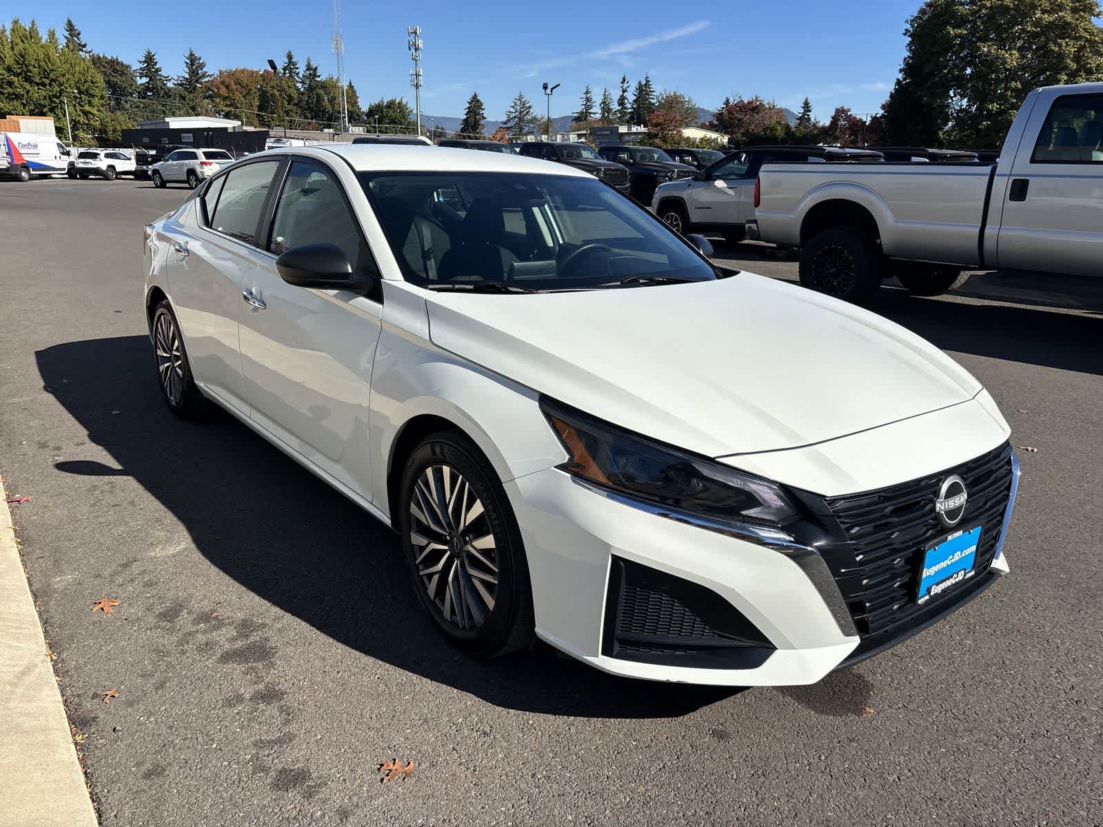 Used 2025 Nissan Altima 2.5 SV FWD image 5