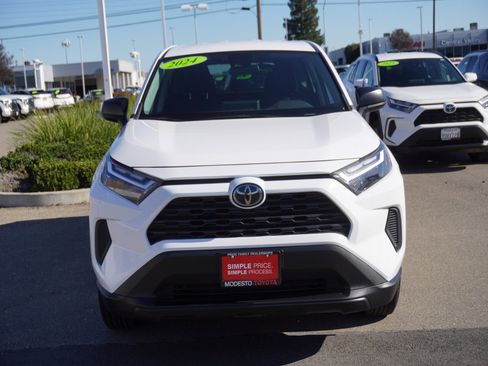 Used 2024 Toyota RAV4 LE image 4