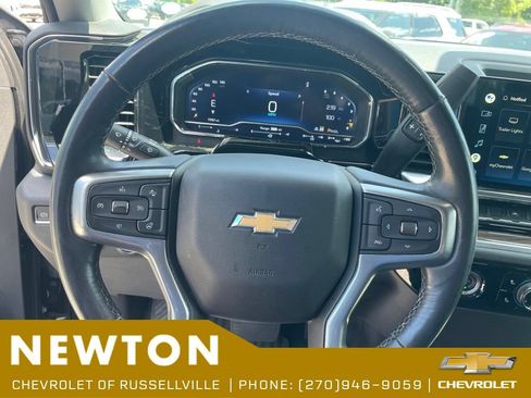 Used 2022 Chevrolet Silverado 1500 LT AWD/4WD image 8
