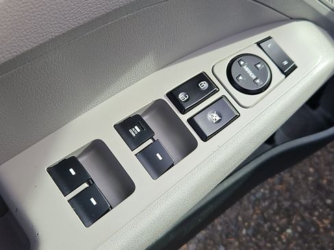 Used 2018 Hyundai Elantra SE image 10