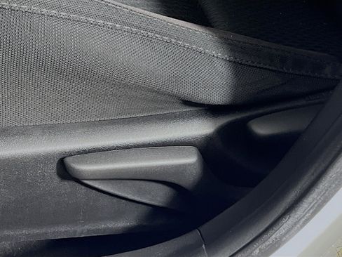 Used 2017 Toyota Corolla LE FWD image 16
