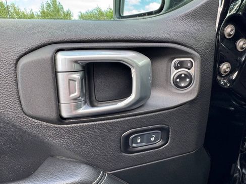 Used 2021 Jeep Wrangler Unlimited Sahara w/ Uconnect 4C Nav & Sound Group AWD/4WD image 14