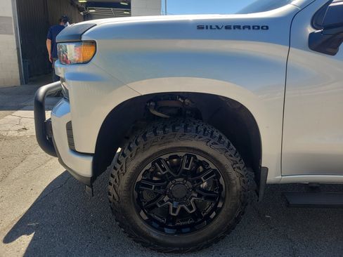 Used 2019 Chevrolet Silverado 1500 Custom w/ Custom Value Package AWD/4WD image 10