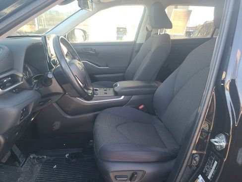 Used 2023 Toyota Highlander LE image 16