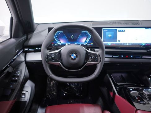 Used 2025 BMW 530i image 11