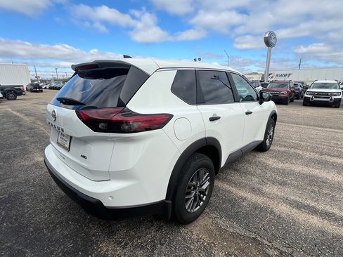 Used 2025 Nissan Rogue S image 9