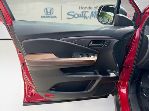 Certified 2024 Honda Passport EX-L image 19