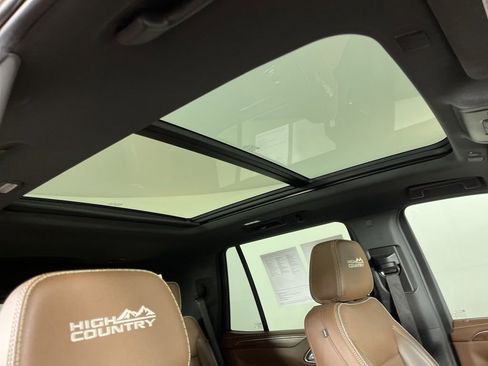 Used 2021 Chevrolet Tahoe High Country w/ Premium Package image 5