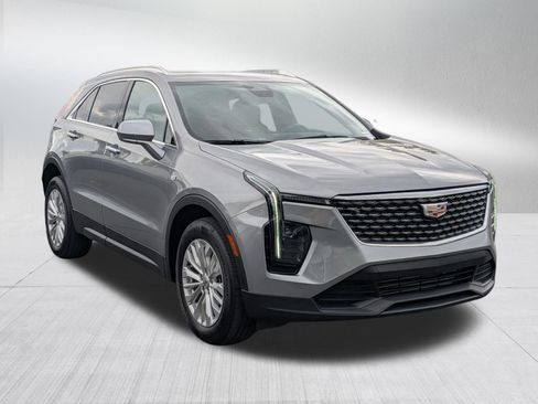 Used 2024 Cadillac XT4 Luxury w/ Cold Weather Package AWD/4WD image 7