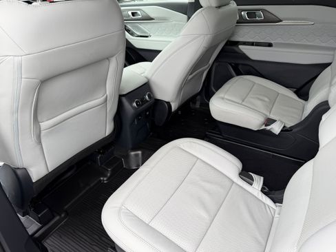 Certified 2025 Ford Explorer Platinum w/ LUX Leather Package image 17