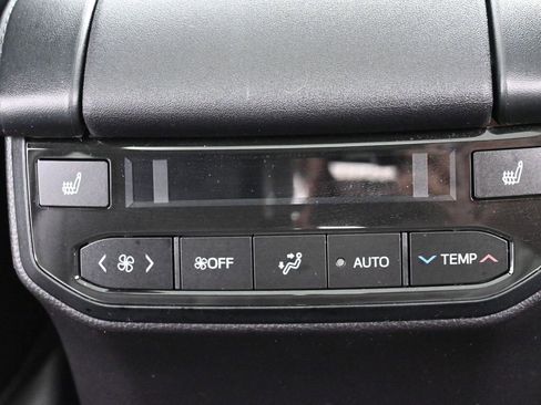 Used 2025 Toyota Highlander Platinum image 36