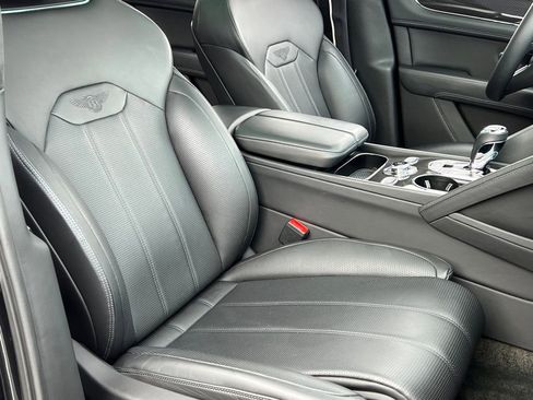 Used 2022 Bentley Bentayga image 42