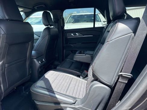 Used 2025 Ford Explorer ST-Line w/ ST-Line Street Pack image 19