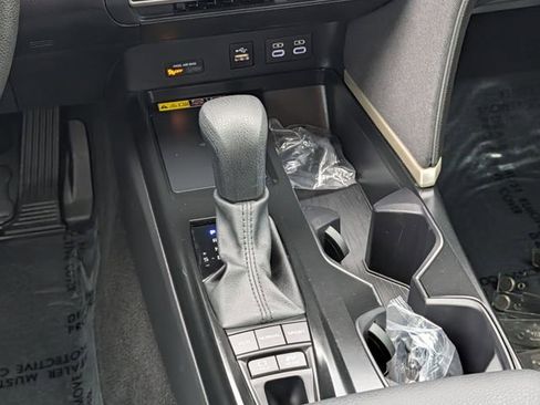 Used 2025 Toyota Camry LE w/ Convenience Package image 14