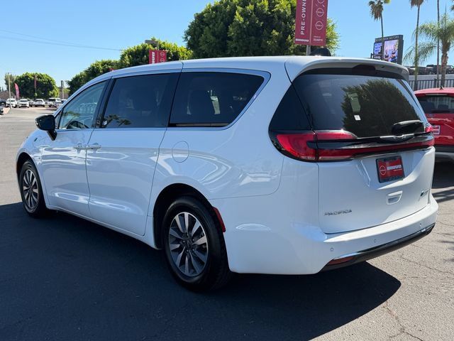 Used 2024 Chrysler Pacifica Limited FWD image 5