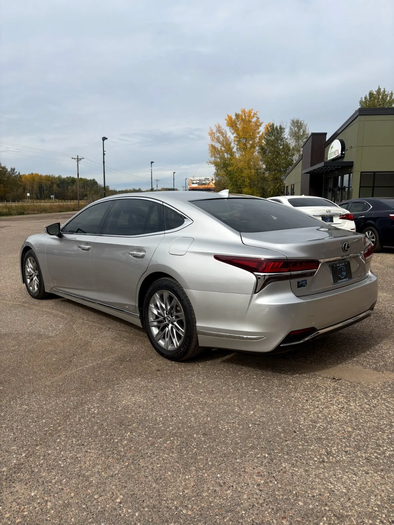 Used 2018 Lexus LS 500h AWD w/ Accessory Package (Z1) image 7