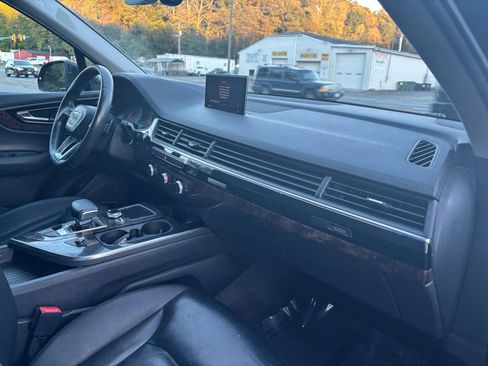Used 2018 Audi Q7 3.0T Premium Plus image 17