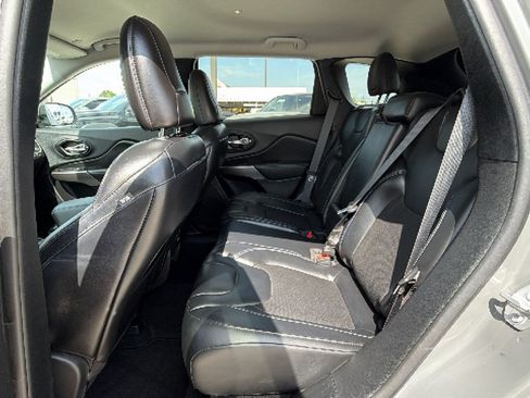 Used 2021 Jeep Cherokee Latitude Plus FWD image 22