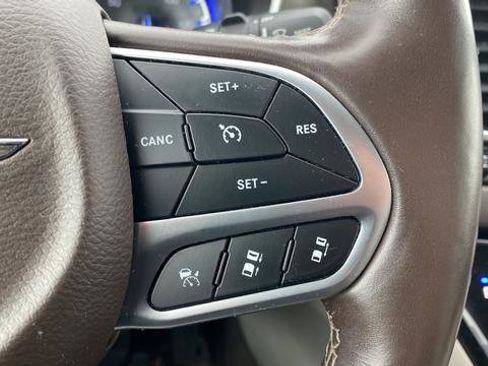 Used 2017 Chrysler Pacifica Touring-L Plus w/ Advanced Safetytec Group FWD image 35