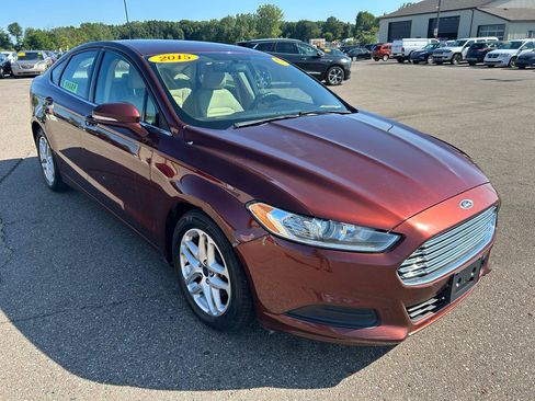 Used 2015 Ford Fusion SE FWD image 3