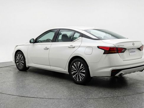 Used 2025 Nissan Altima 2.5 SV image 6