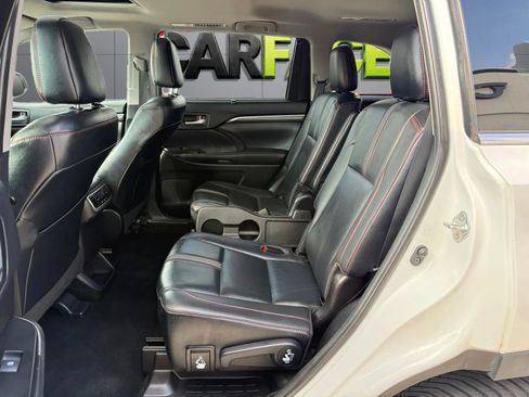 Used 2019 Toyota Highlander SE AWD/4WD image 19