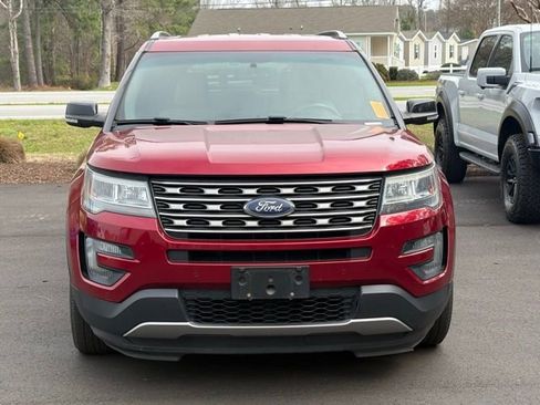 Used 2016 Ford Explorer XLT w/ Equipment Group 202A image 8